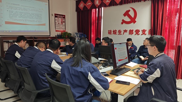 1747117449235762.jpeg 会议照片.jpg