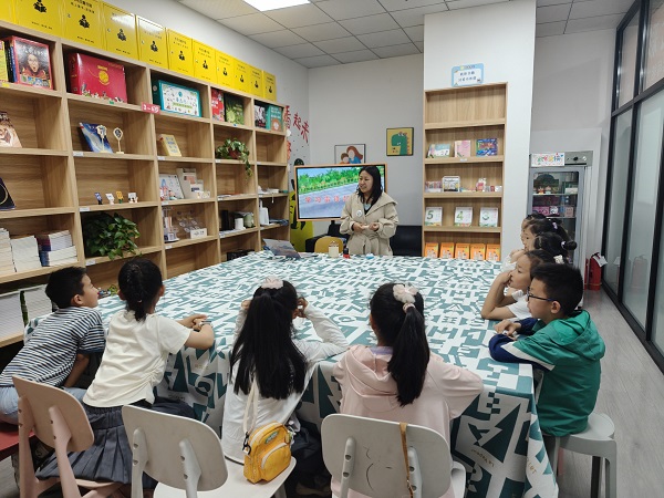 1748317541555474.jpeg 小学生红色故事分享照片.jpg